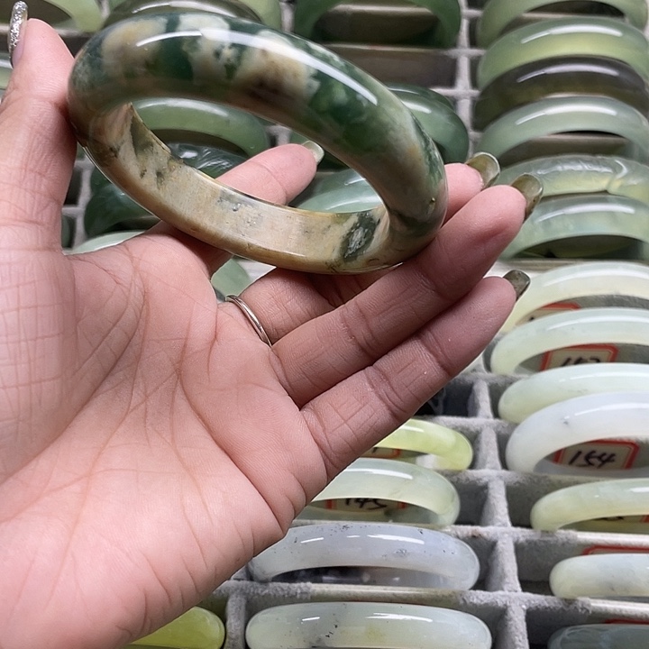 蛇纹石玉未镶嵌手镯124