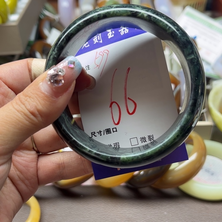 石英质玉手镯未镶嵌