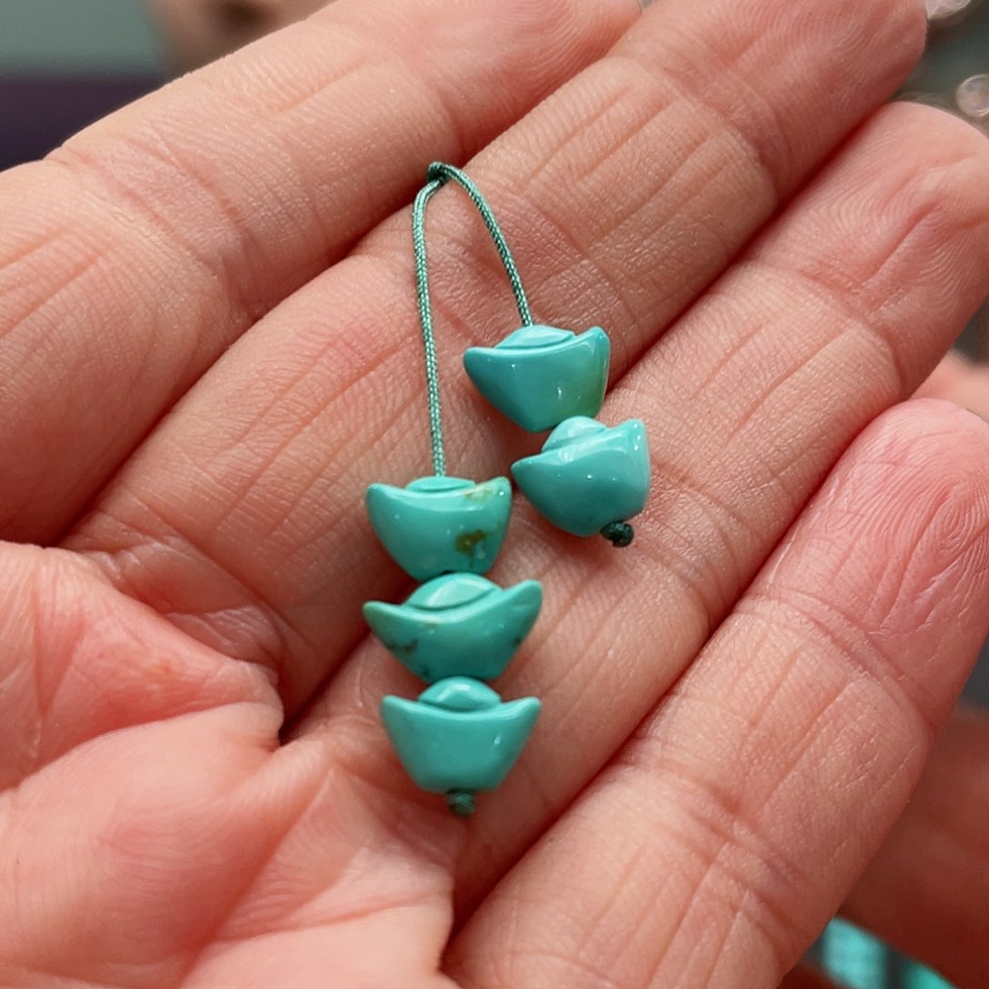 绿松石颈饰未镶嵌