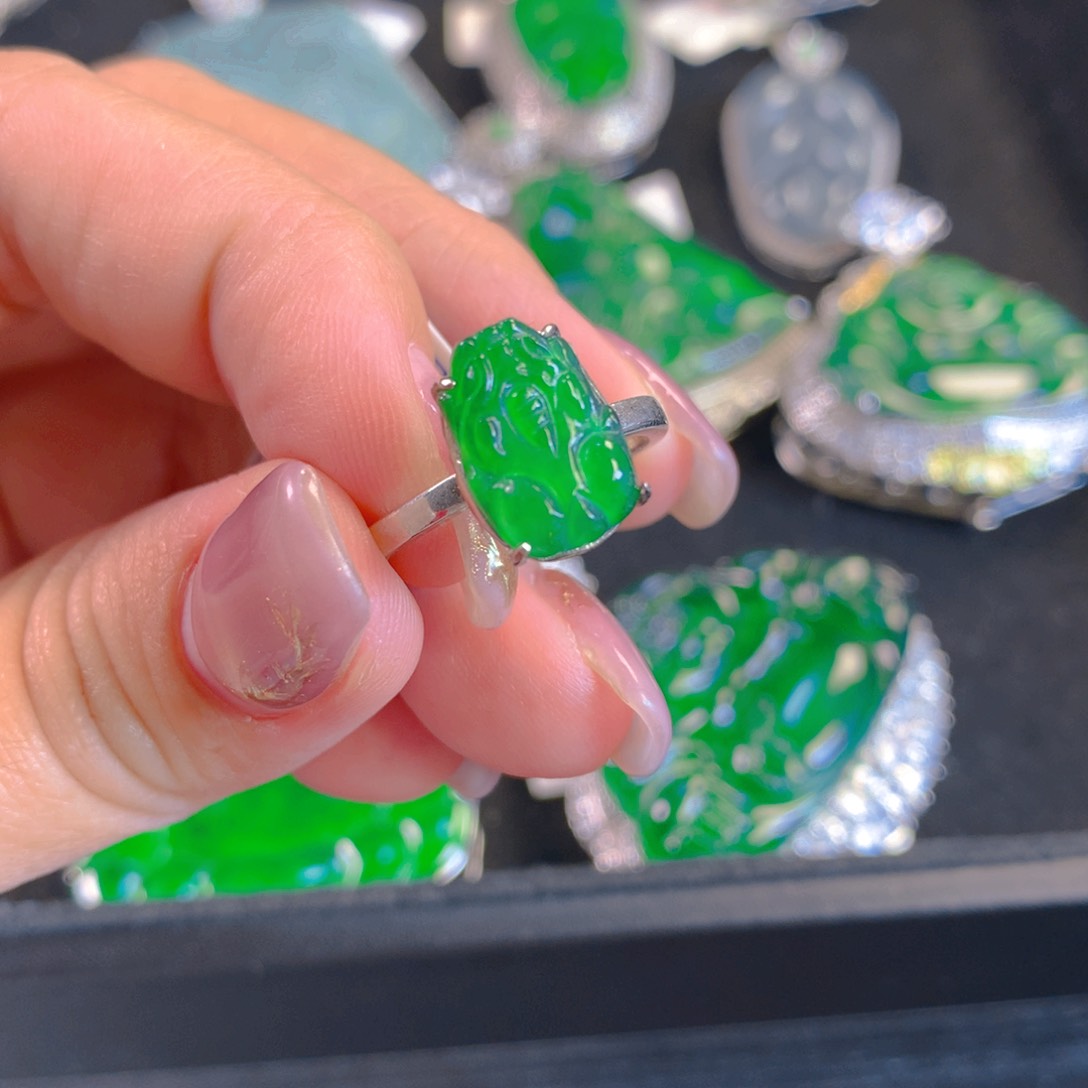 翡翠颈饰银S925镶嵌翡翠