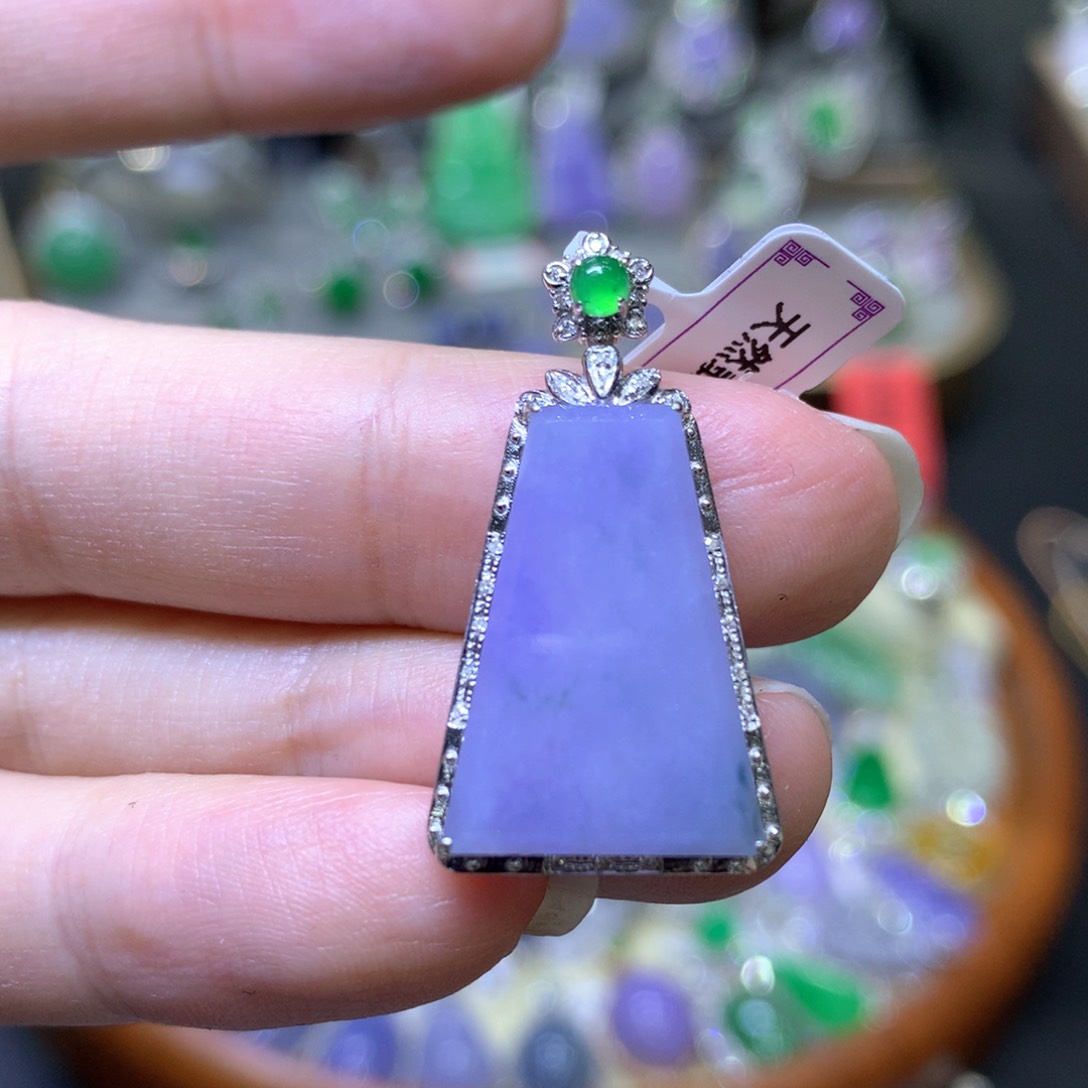 【闪购商品】翡翠颈饰18K金镶嵌翡翠吊坠项链