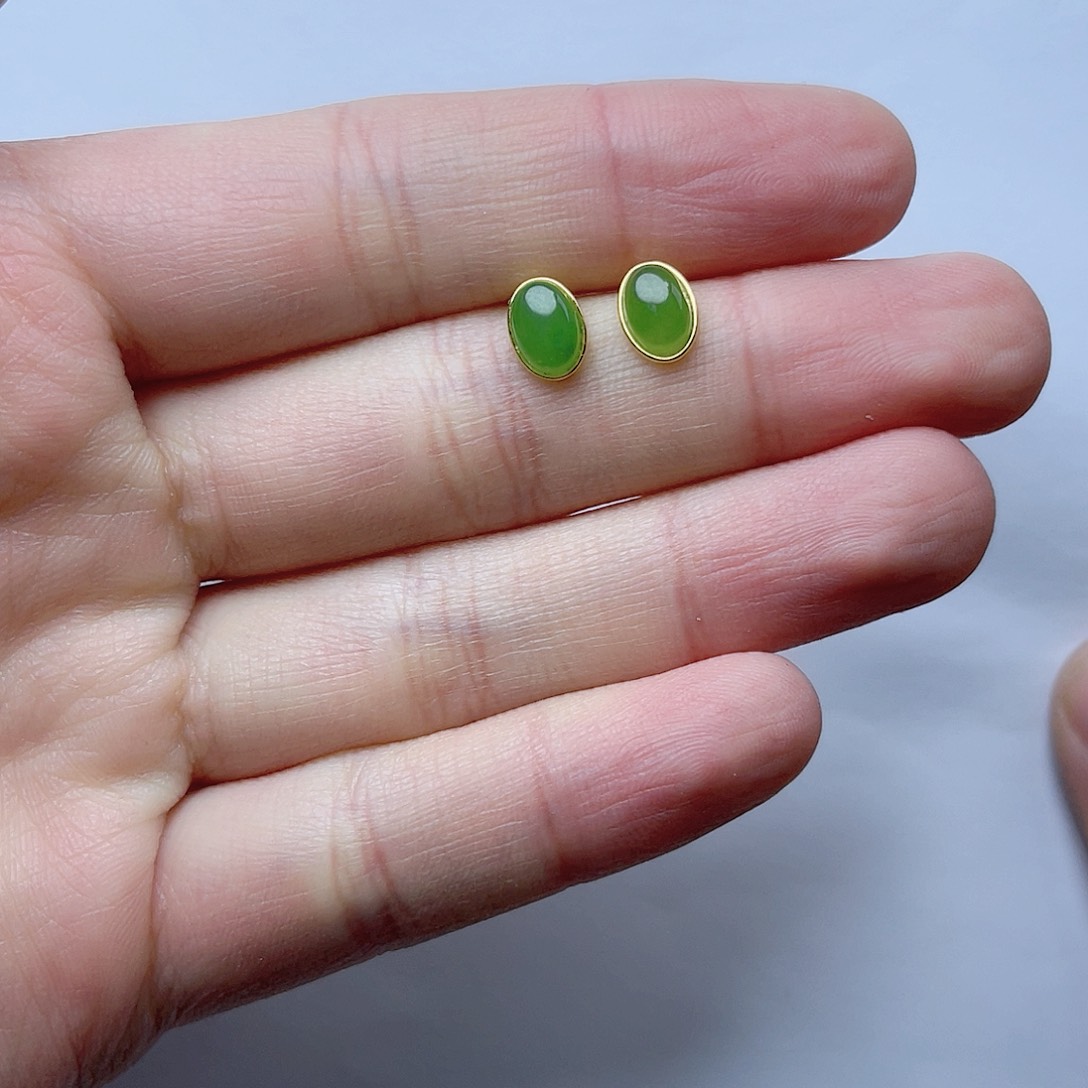 和田玉耳钉。k k银S925镶嵌