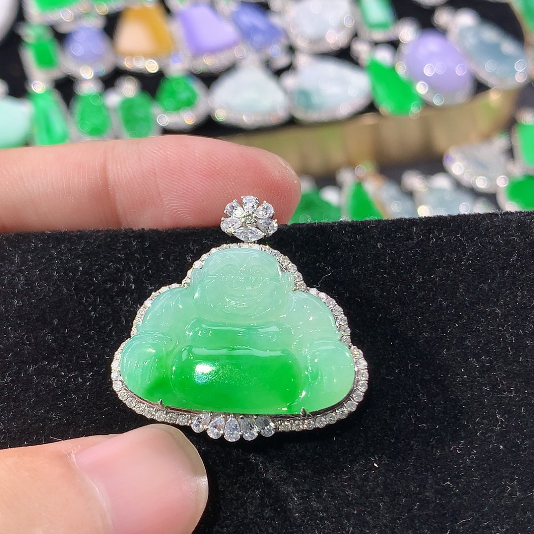 翡翠18K金镶嵌颈饰