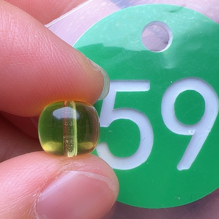 蜜蜡裸石未镶嵌8.8m m