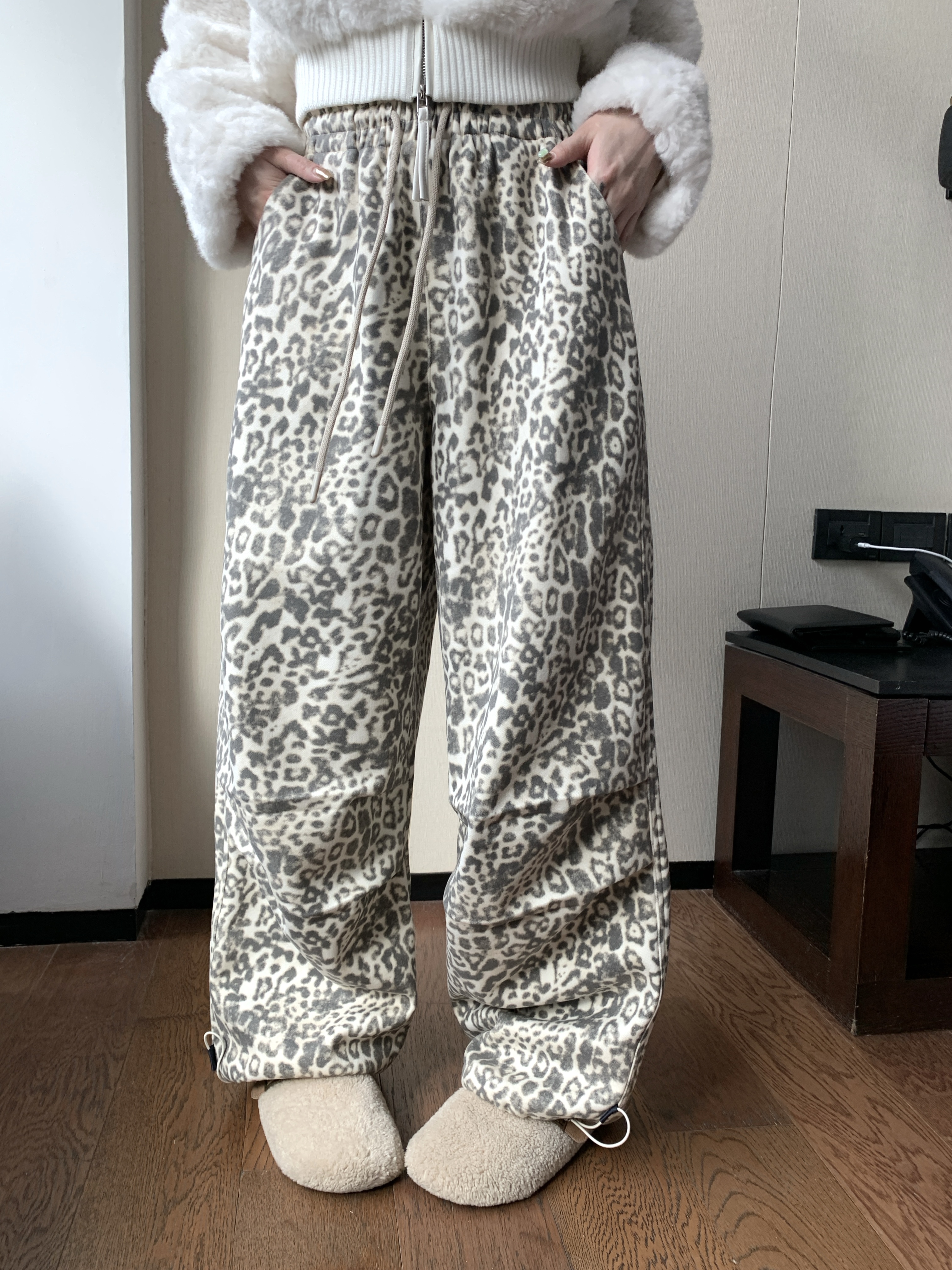 Lynka Vogue美式复古加绒豹纹牛仔裤2025冬季新款廓形百搭阔腿裤