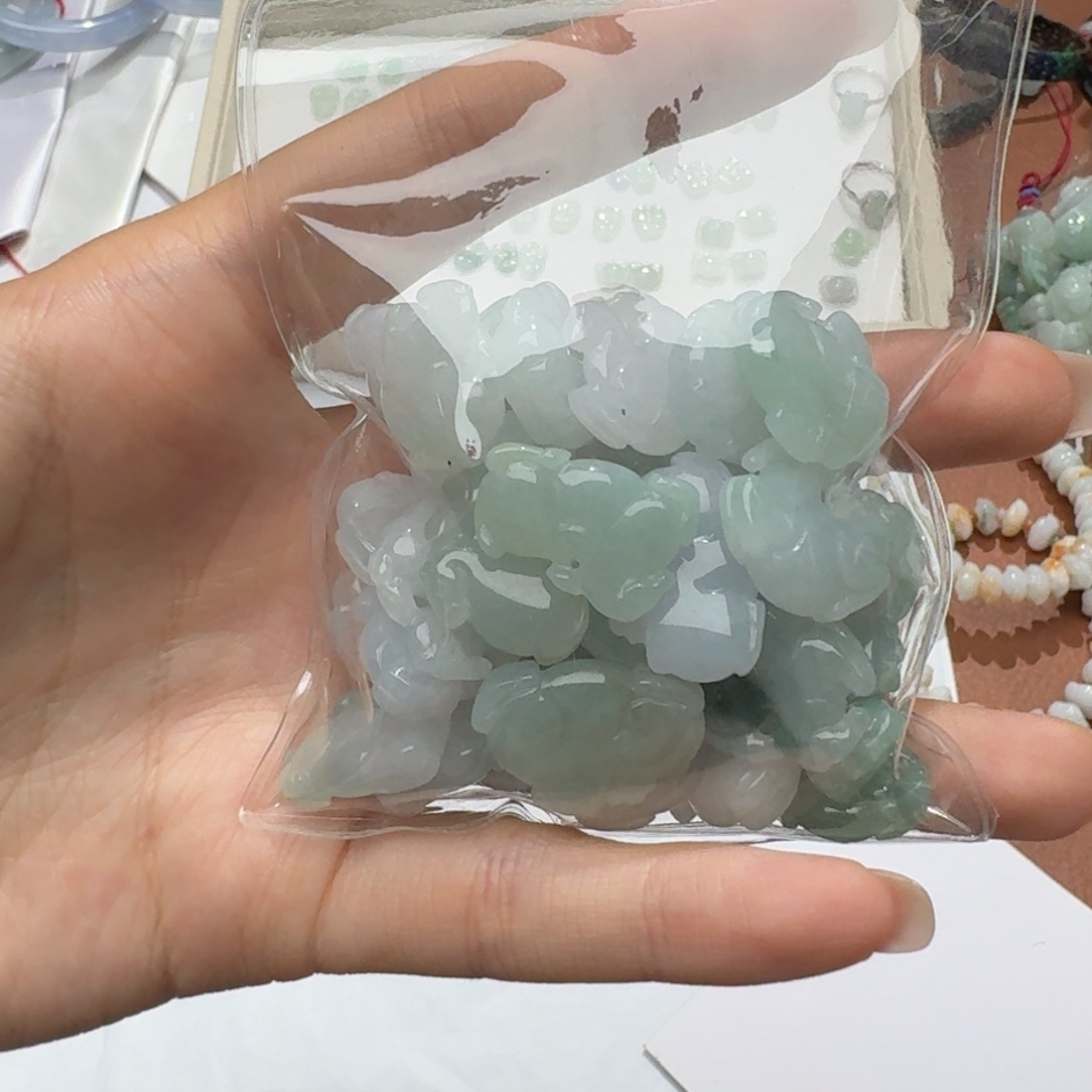 未镶嵌挂件翡翠福利1个，不包邮，拍邮费发货