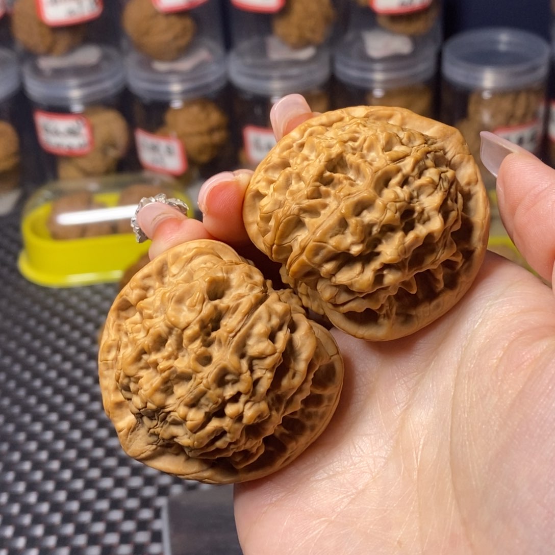 文玩核桃吊坠徐*浪官帽