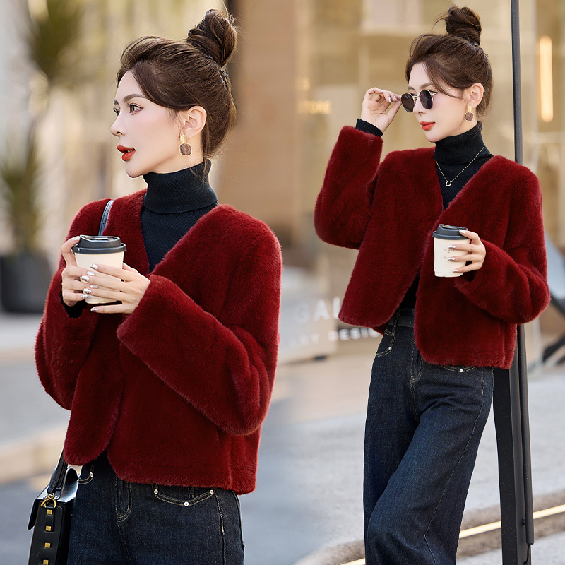 2024年冬季新款时尚气质V领高级感水貂毛加厚保暖外套