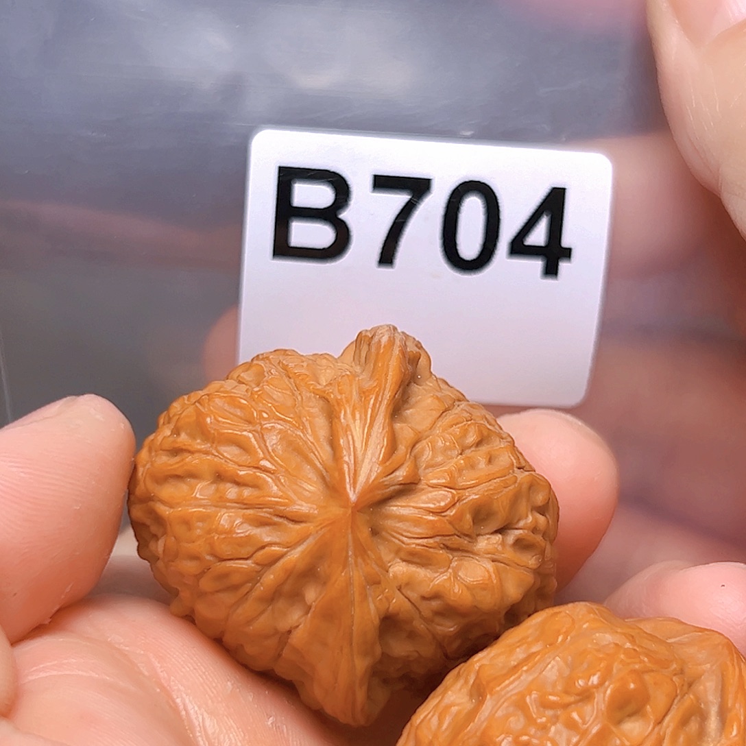 辉***文玩核桃吊坠送核桃