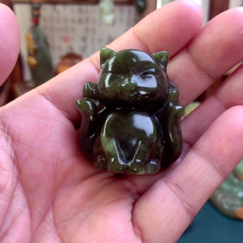 蛇纹石玉颈饰未镶嵌