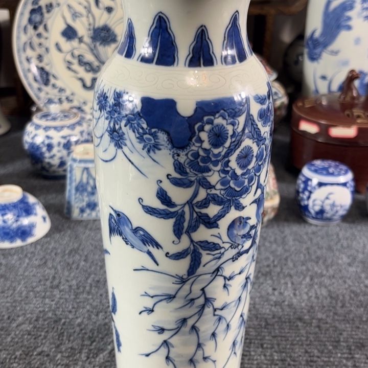 不***茶瓶一个青花的小瓶子