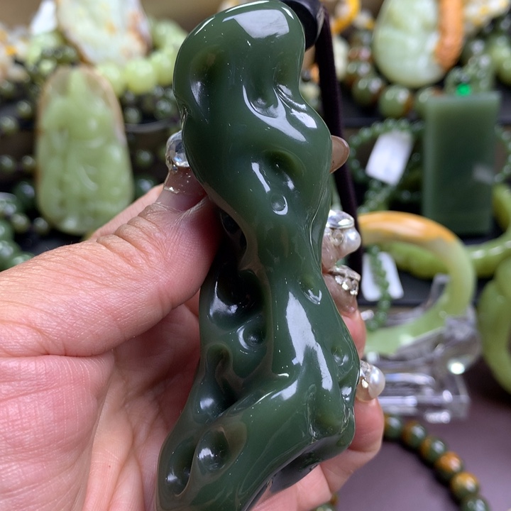 未镶嵌透闪石质玉把件