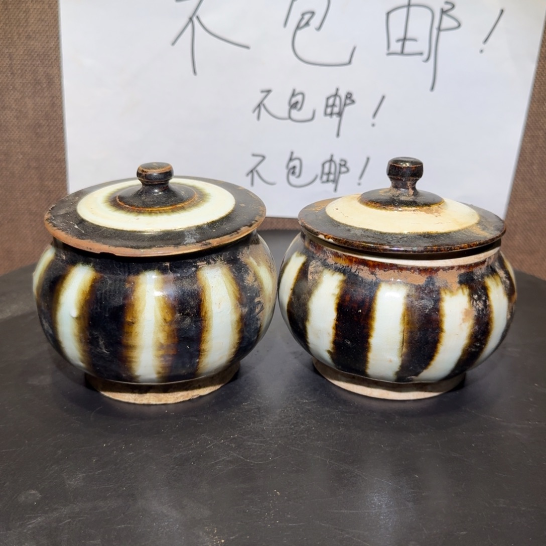 漂亮的小瓷瓶就被