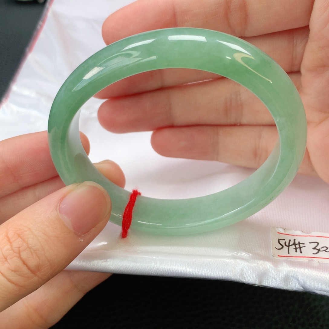 翡翠未镶嵌手镯倾**光贵妃54