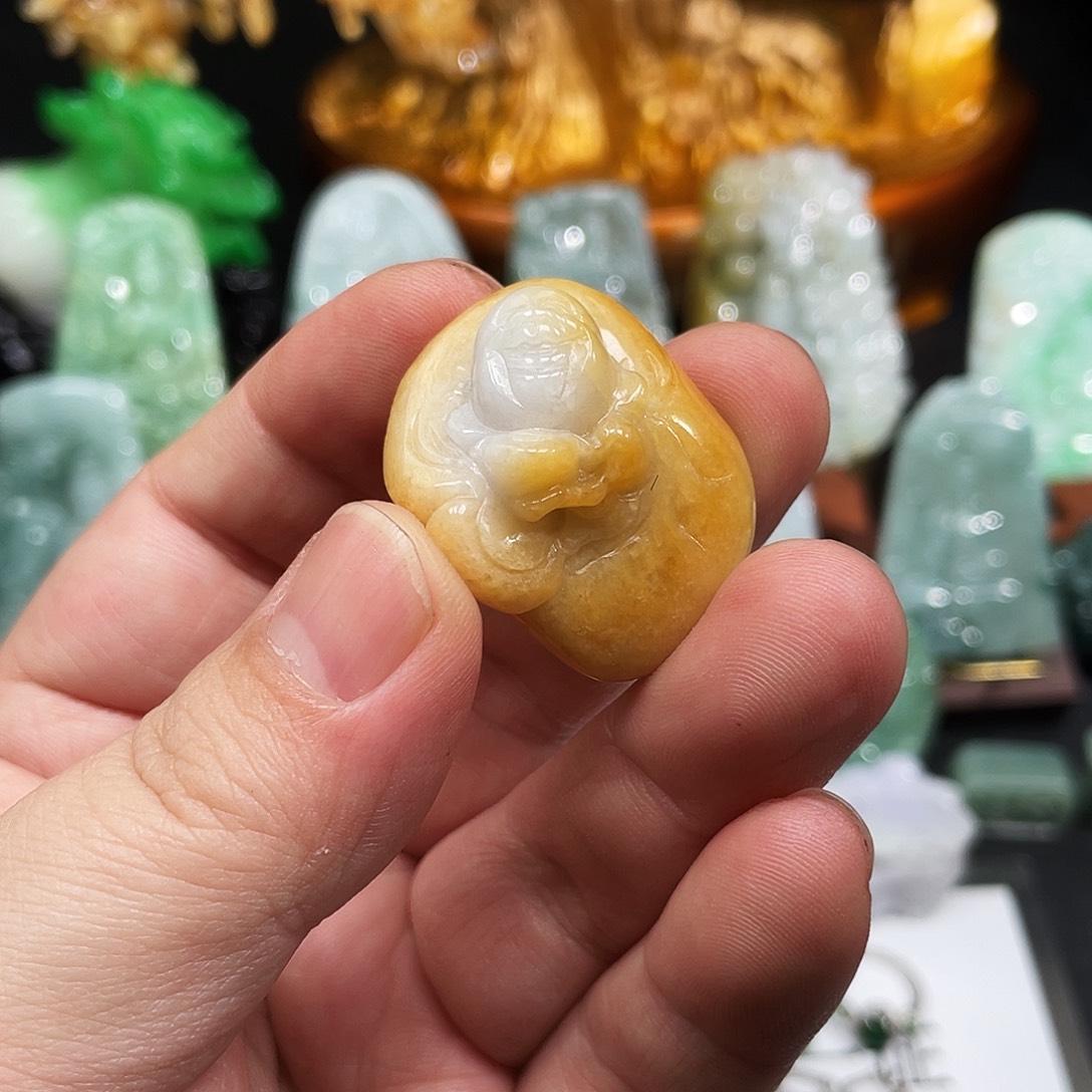 翡翠未镶嵌颈饰布袋佛