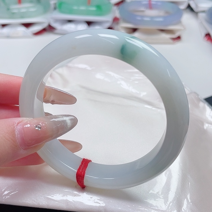 翡翠手镯未镶嵌缅甸