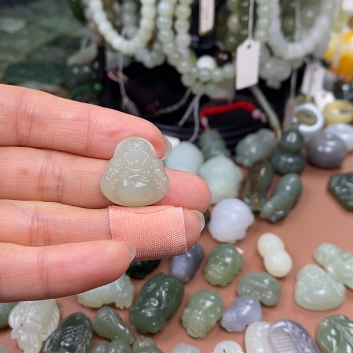 和田玉未镶嵌颈饰予