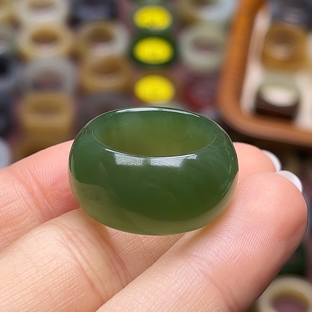 和田玉未镶嵌戒指18.0俄7冰底粉绿猫