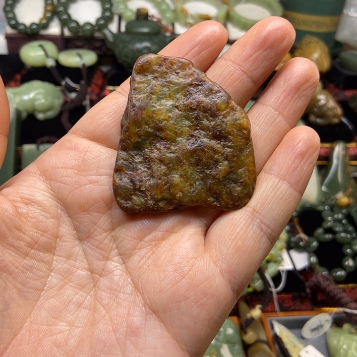 未镶嵌岫岩河磨玉（透闪石质玉）把件怡**得