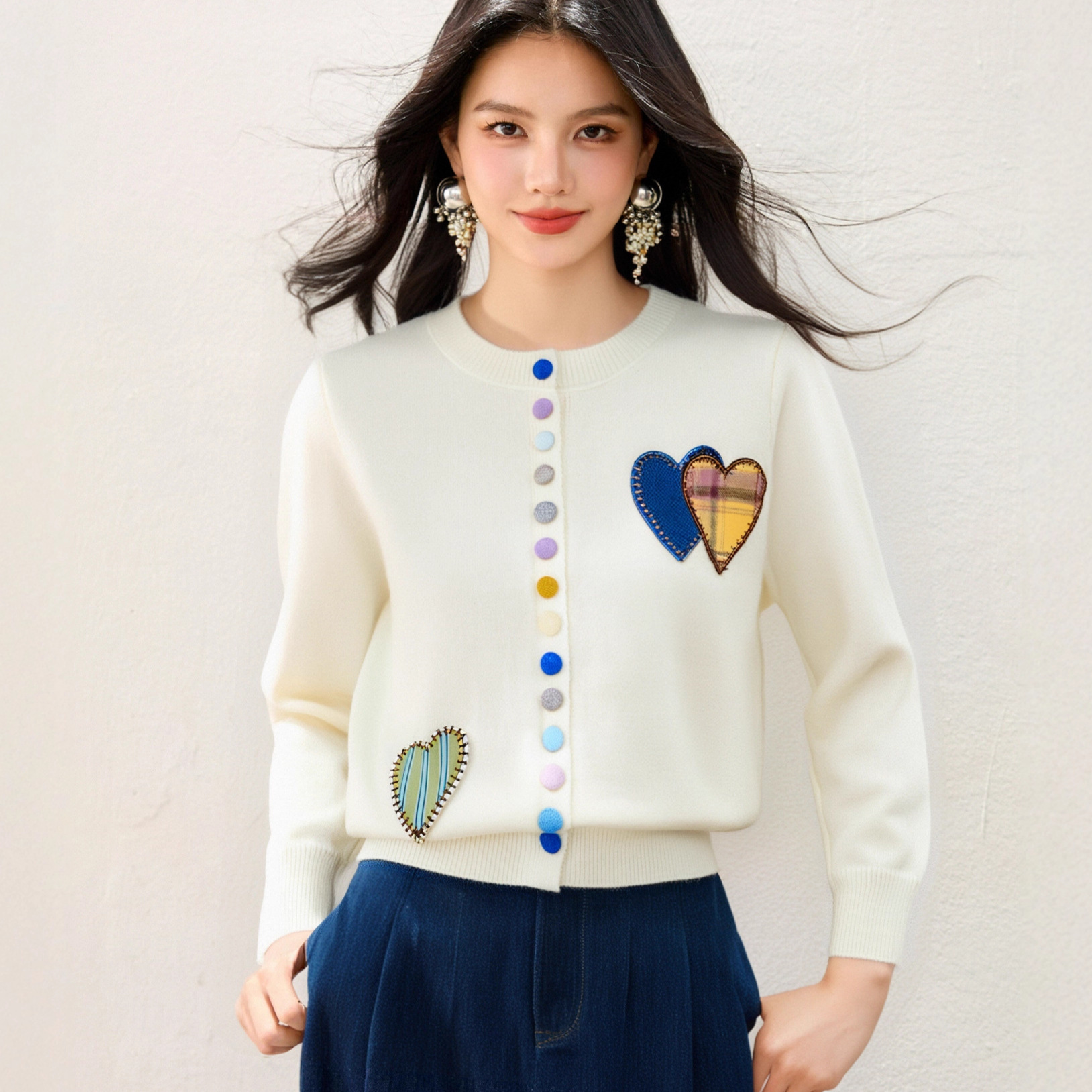 R9002品牌设计感爱心刺绣设计秋冬女装圆领单排扣减龄全羊毛开衫