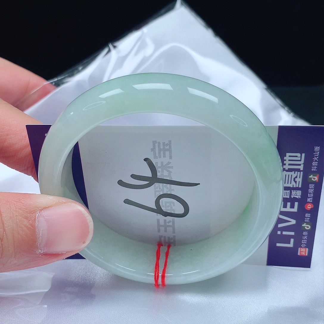翡翠手镯未镶嵌58圈口