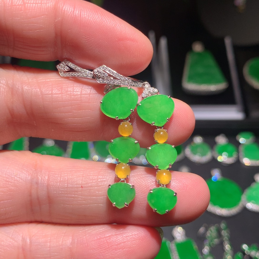 翡翠颈饰18K金镶嵌翡翠