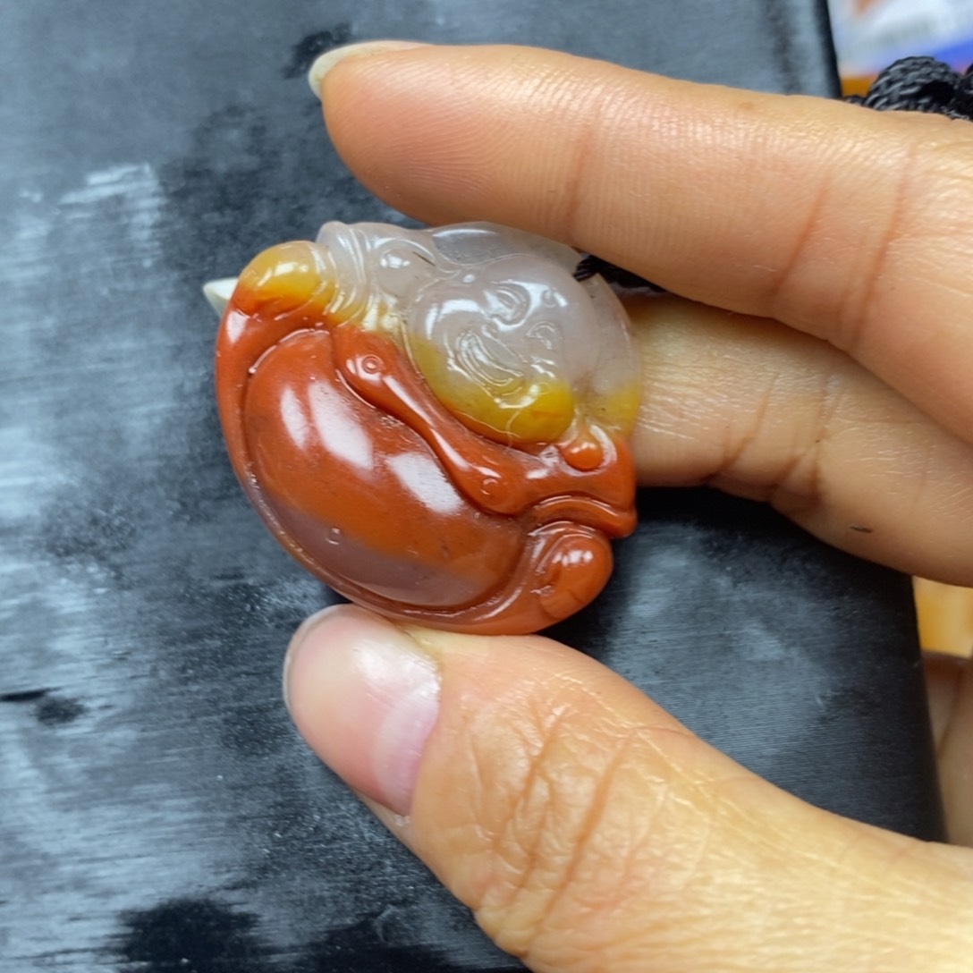 石英质玉（黄龙玉）颈饰未镶嵌