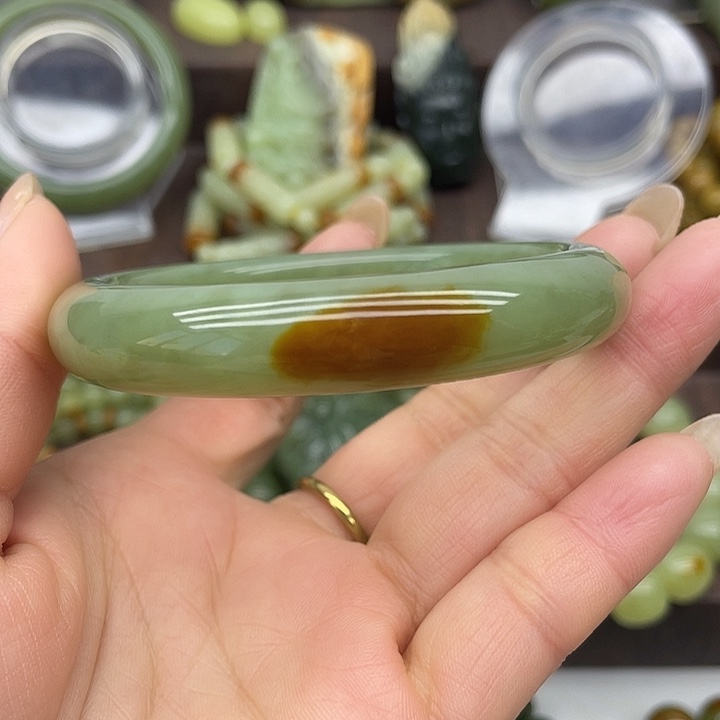 岫岩河磨玉（透闪石质玉）未镶嵌手镯