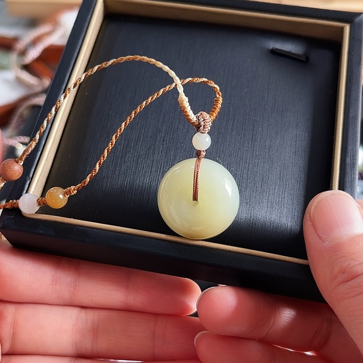 泽***铺和田玉未镶嵌颈饰