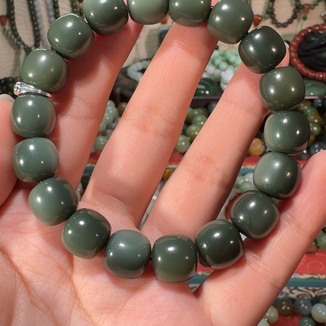 U***e和田玉未镶嵌手链