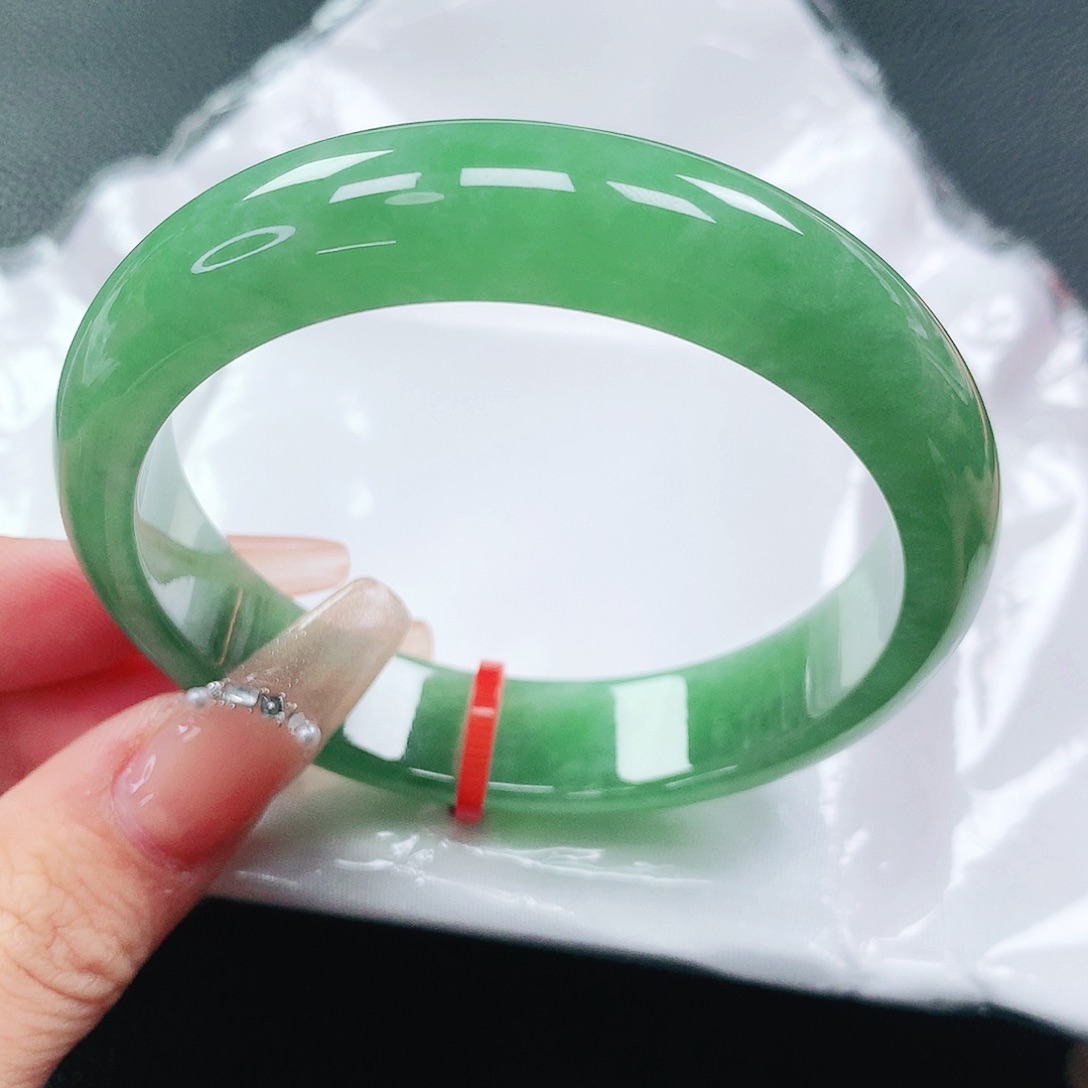 翡翠手镯未镶嵌57圈