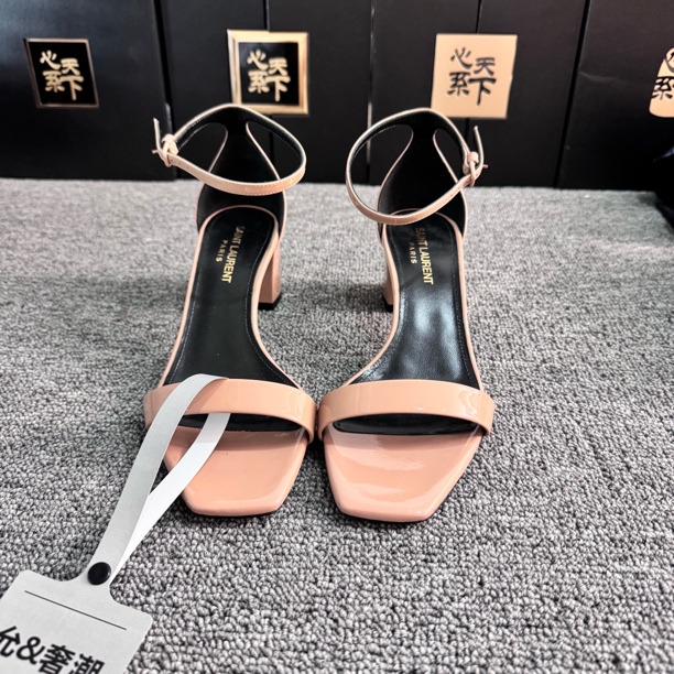 99新 YSL/圣罗兰 漆皮亮面粗跟凉鞋36.5码ysc0843