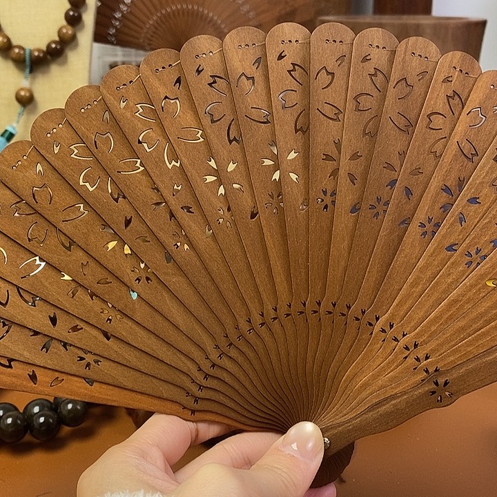 檀香木老山檀香小把苏扇带底座