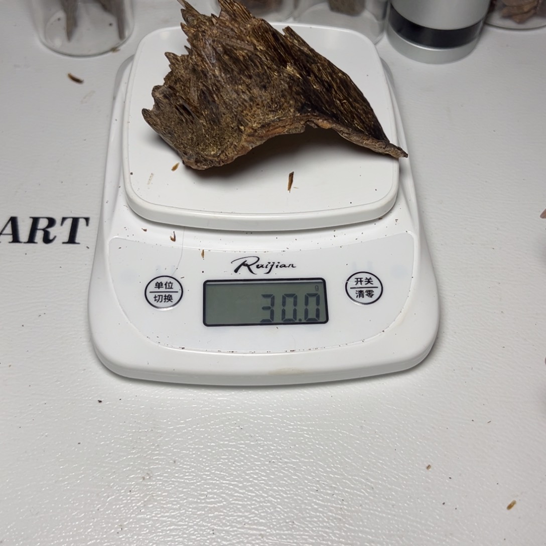 树脂制品五***厂野生棋楠老包头30克