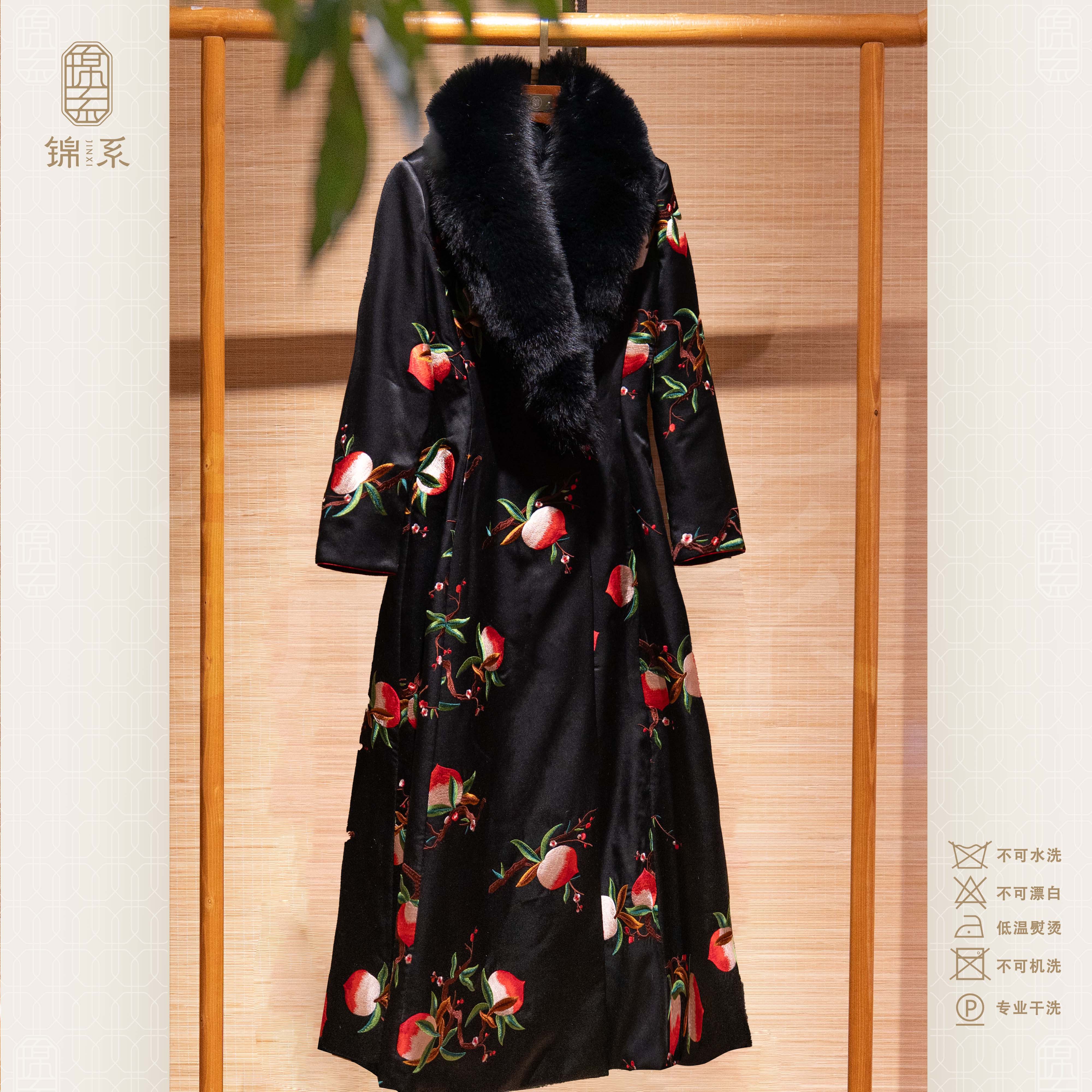 【锦系】弹力缎拼狐狸毛中式绣花加长款加棉长袖连衣裙L-30203