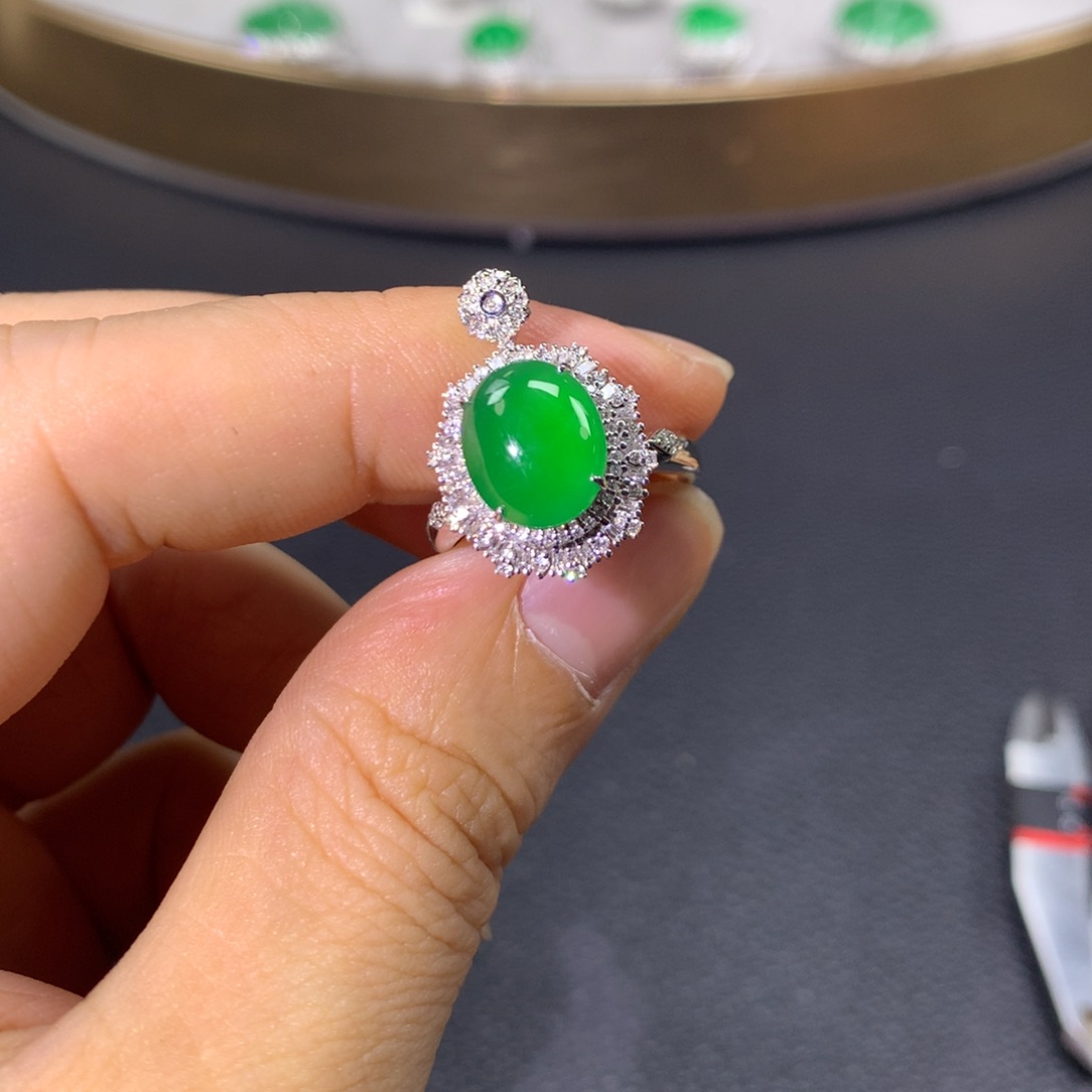 翡翠戒指18K金镶嵌翡翠