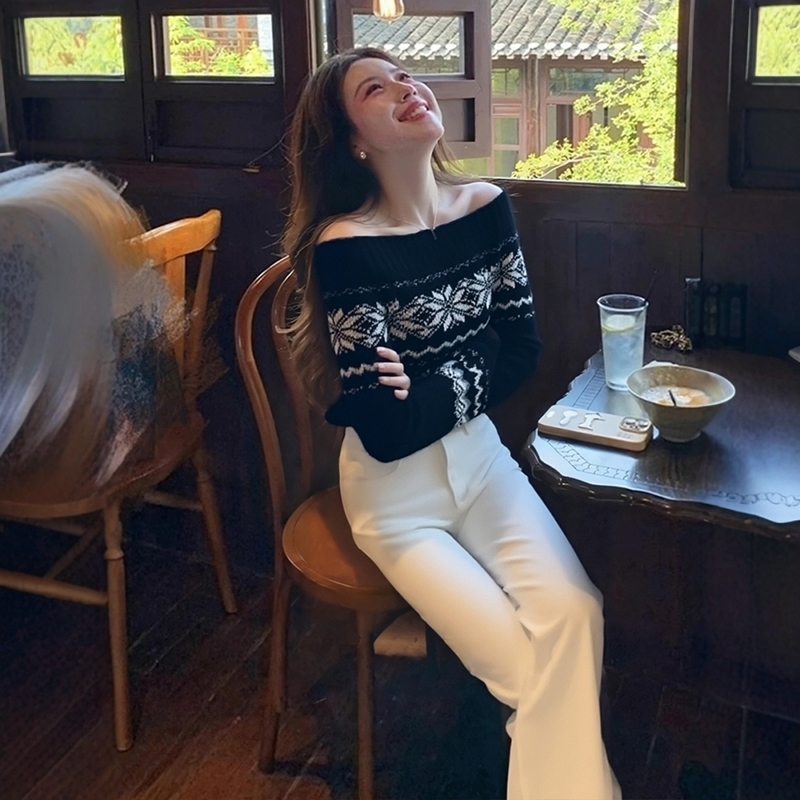 2025秋冬巨好看独特漂亮慵懒松弛感温柔气质黑色一字肩毛衣上衣女