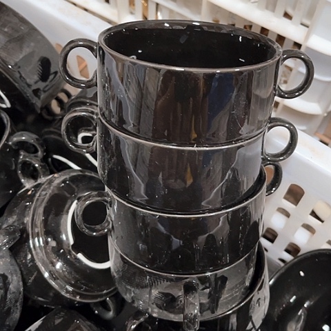 微瑕，不能明火，默认发4个双耳黑碗口径10，高度5