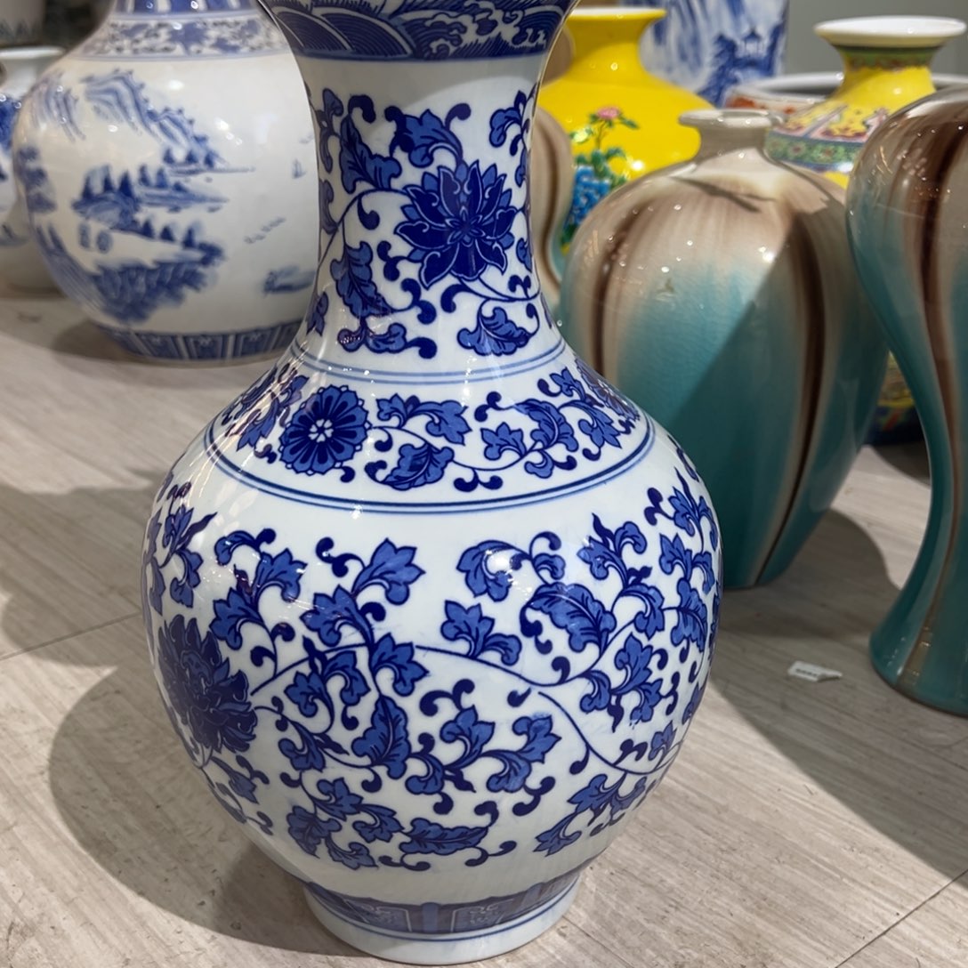 *****陶摆件两个34cm青花缠枝莲赏瓶
