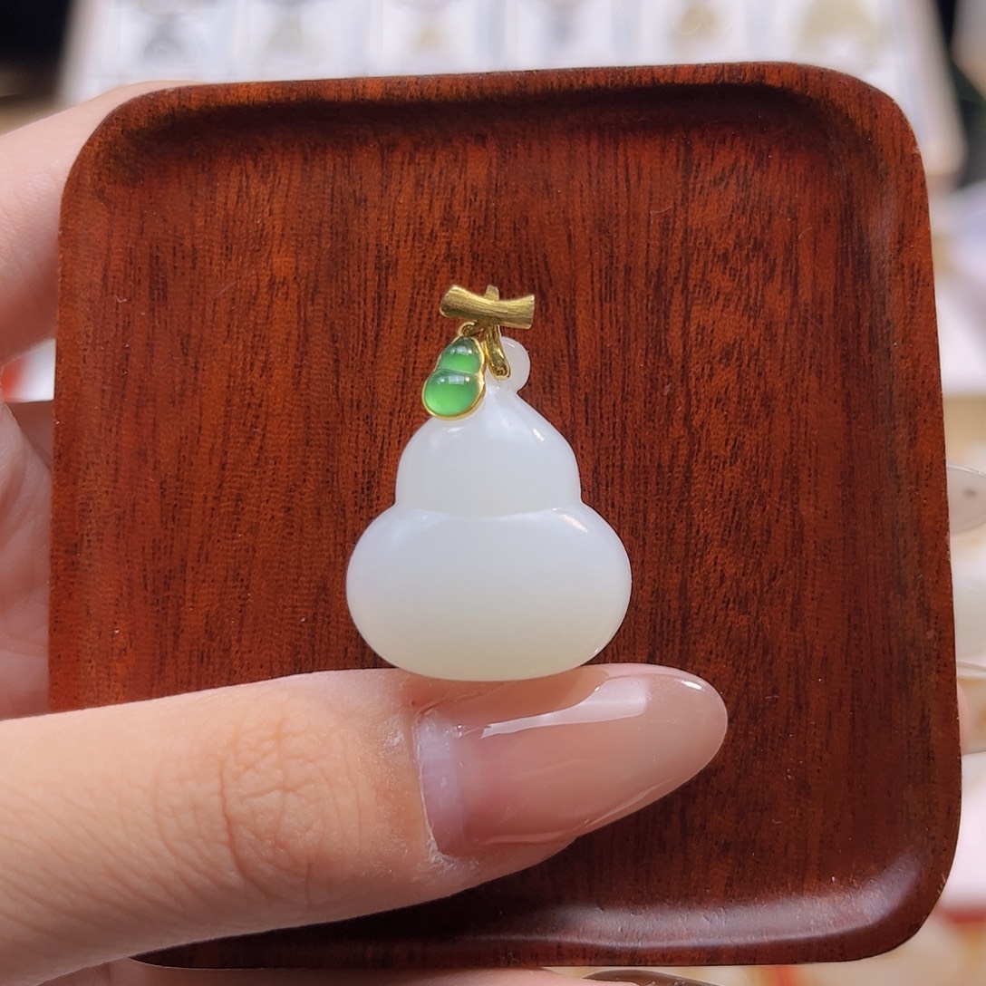 和田玉18K金镶嵌吊坠(不含链)