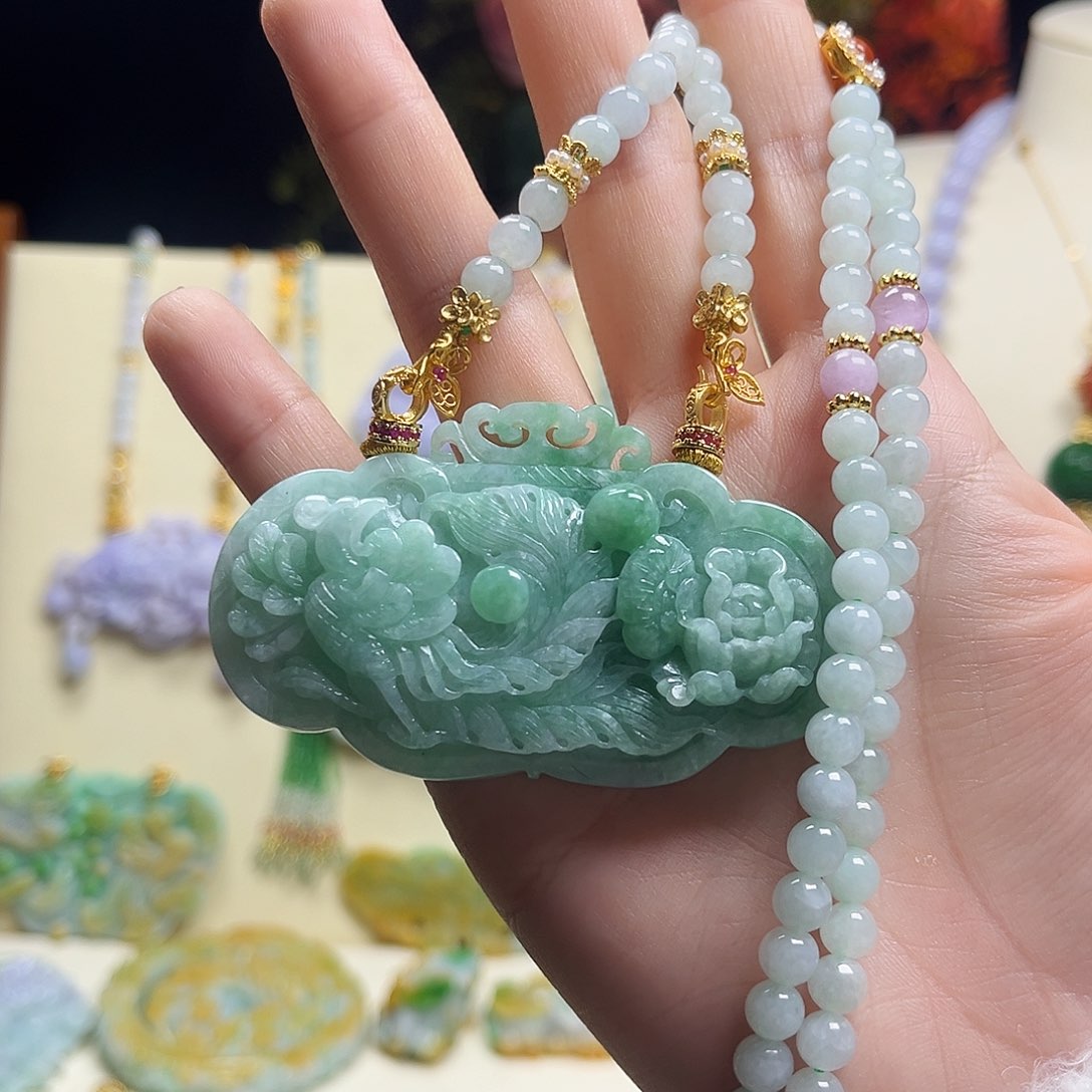 翡翠颈饰未镶嵌凤凰牡丹