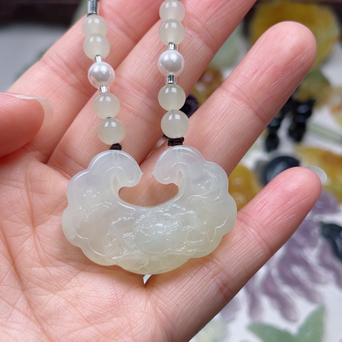 蛇纹石玉颈饰未镶嵌