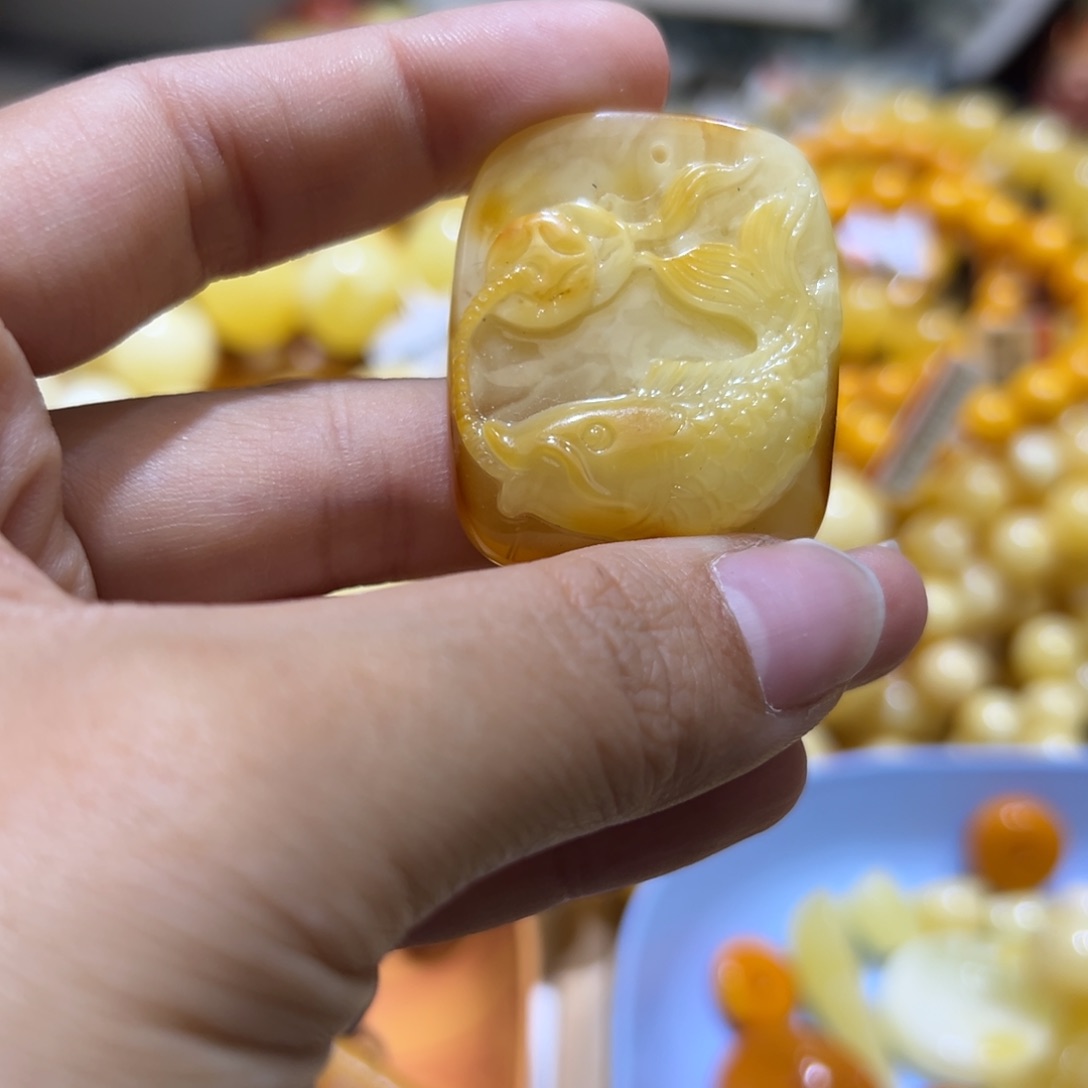 琥珀珠宝奇石未镶嵌