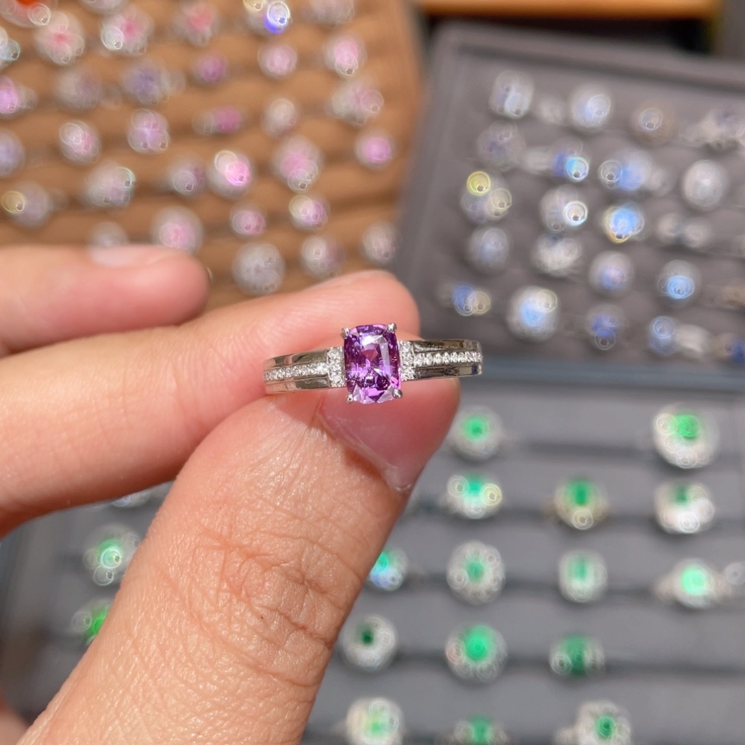 彩色蓝宝石戒指18K金镶嵌1.08ct 无烧