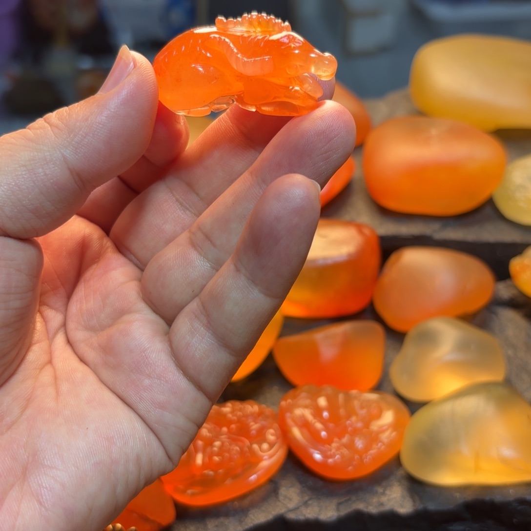 山***夫石英岩玉未镶嵌手镯