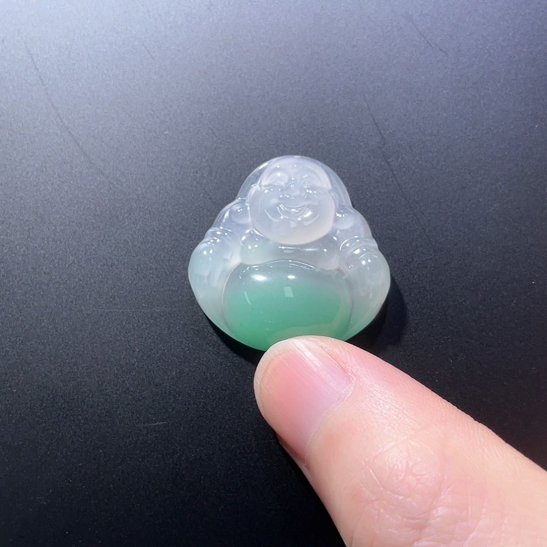 颈饰未镶嵌石英质玉（非洲翠）