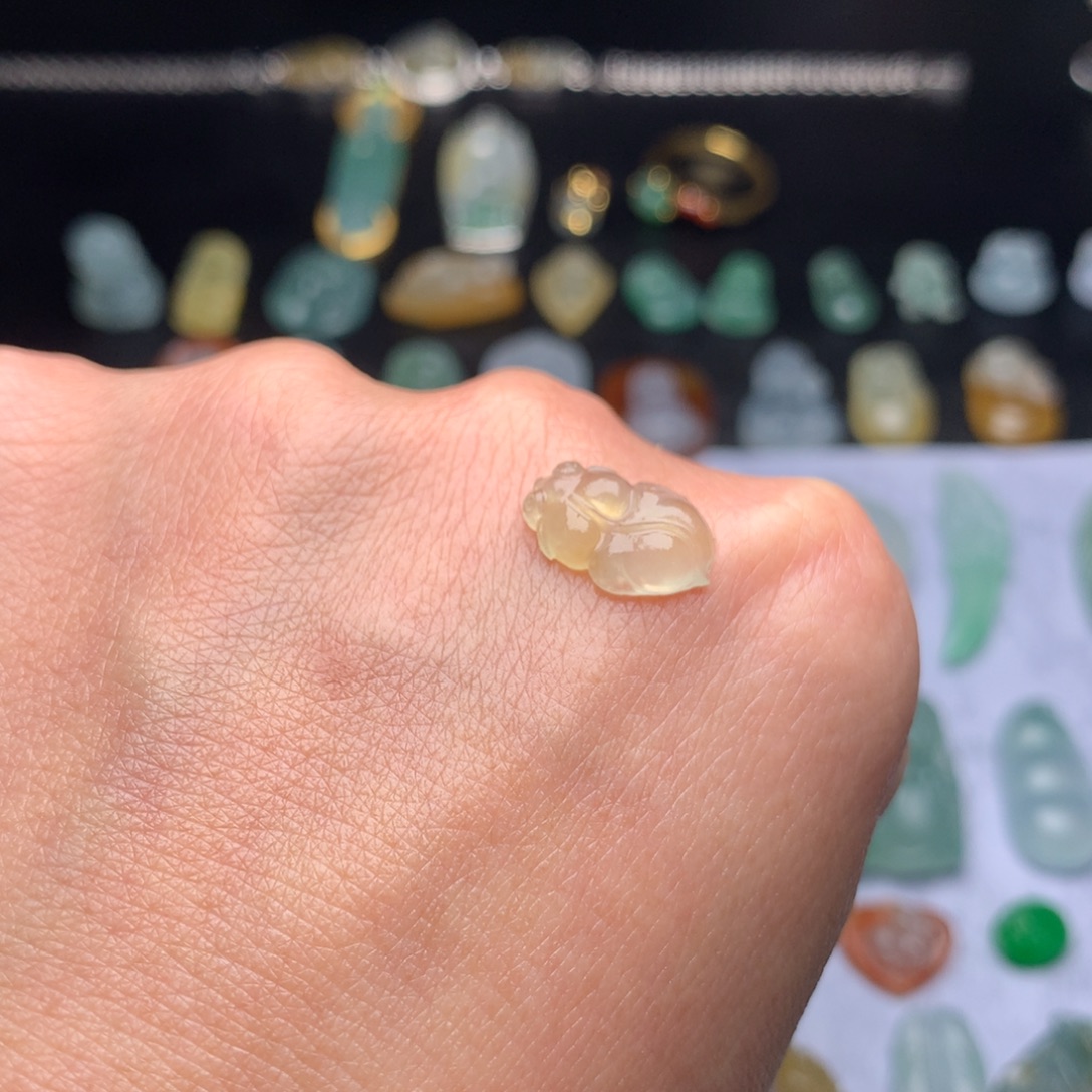 定制翡翠未镶嵌鱼