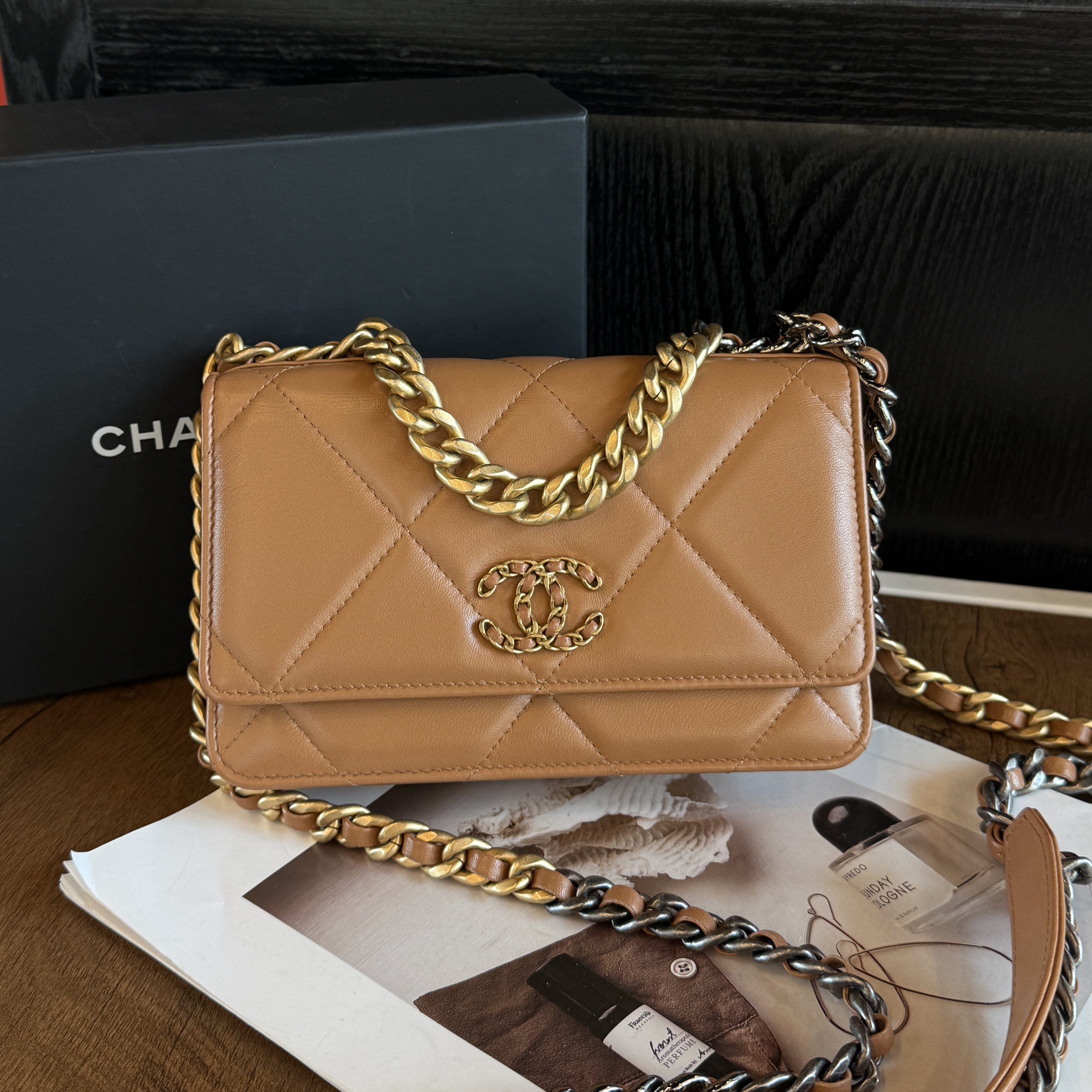 99新 Chanel/香奈儿 奶茶色19bag woc单肩斜挎包