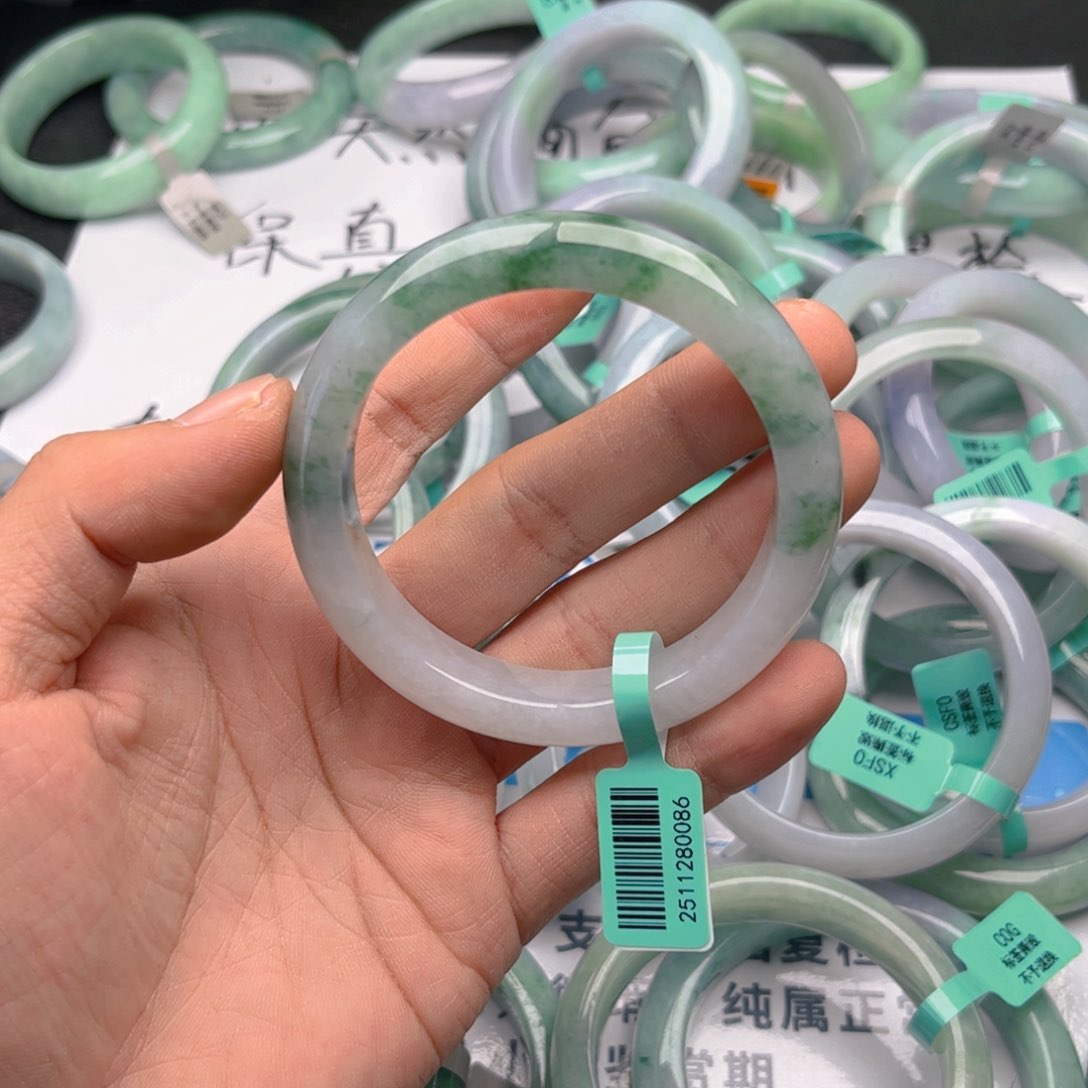 未镶嵌手镯翡翠5758。 121