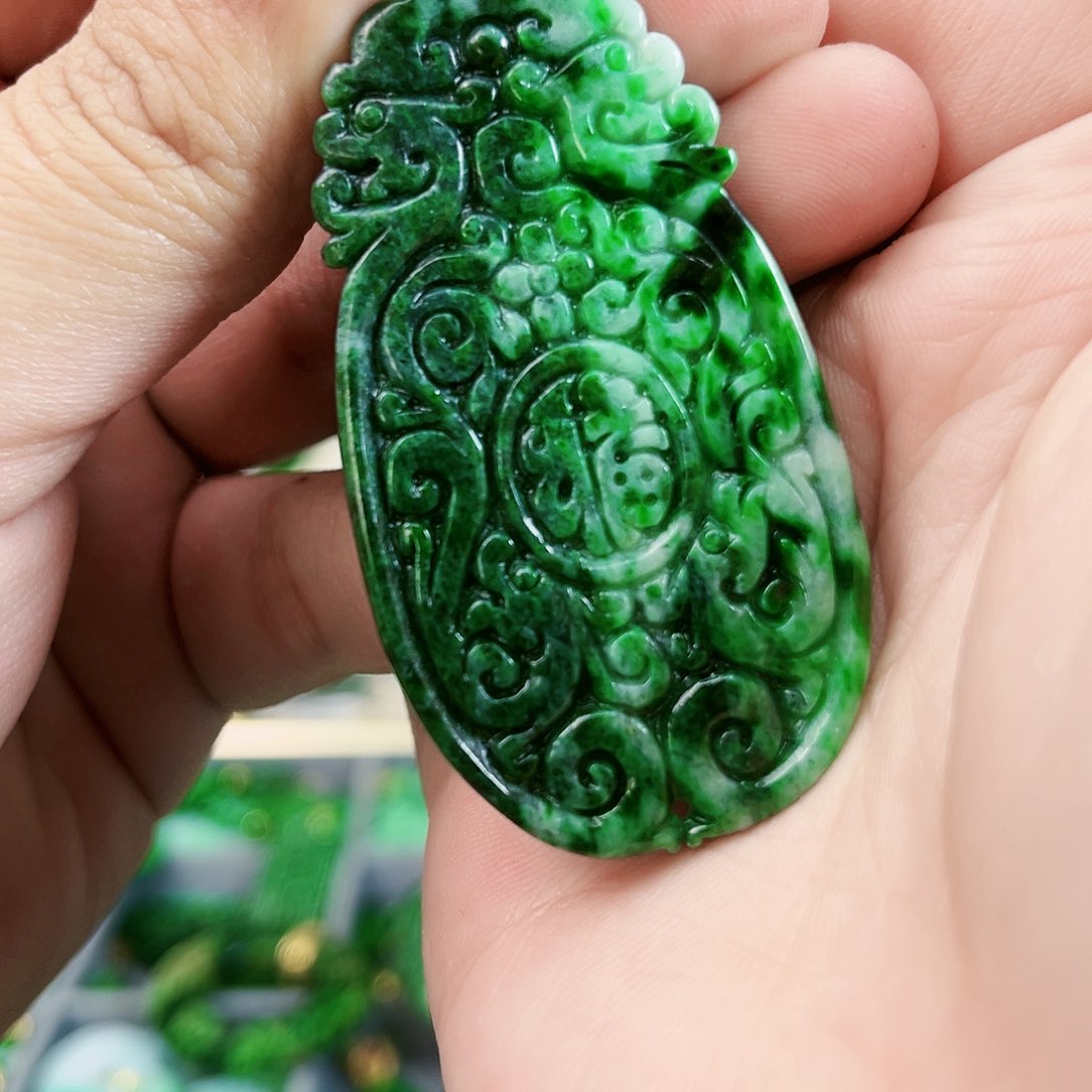 翡翠颈饰18K金镶嵌吊坠